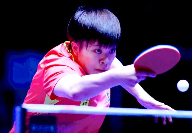 他将个人抱 他将个人抱